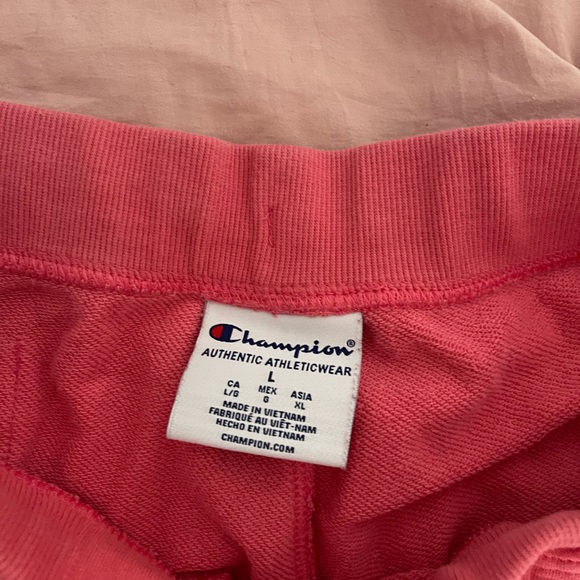 Champion shorts - Picture 2 of 2